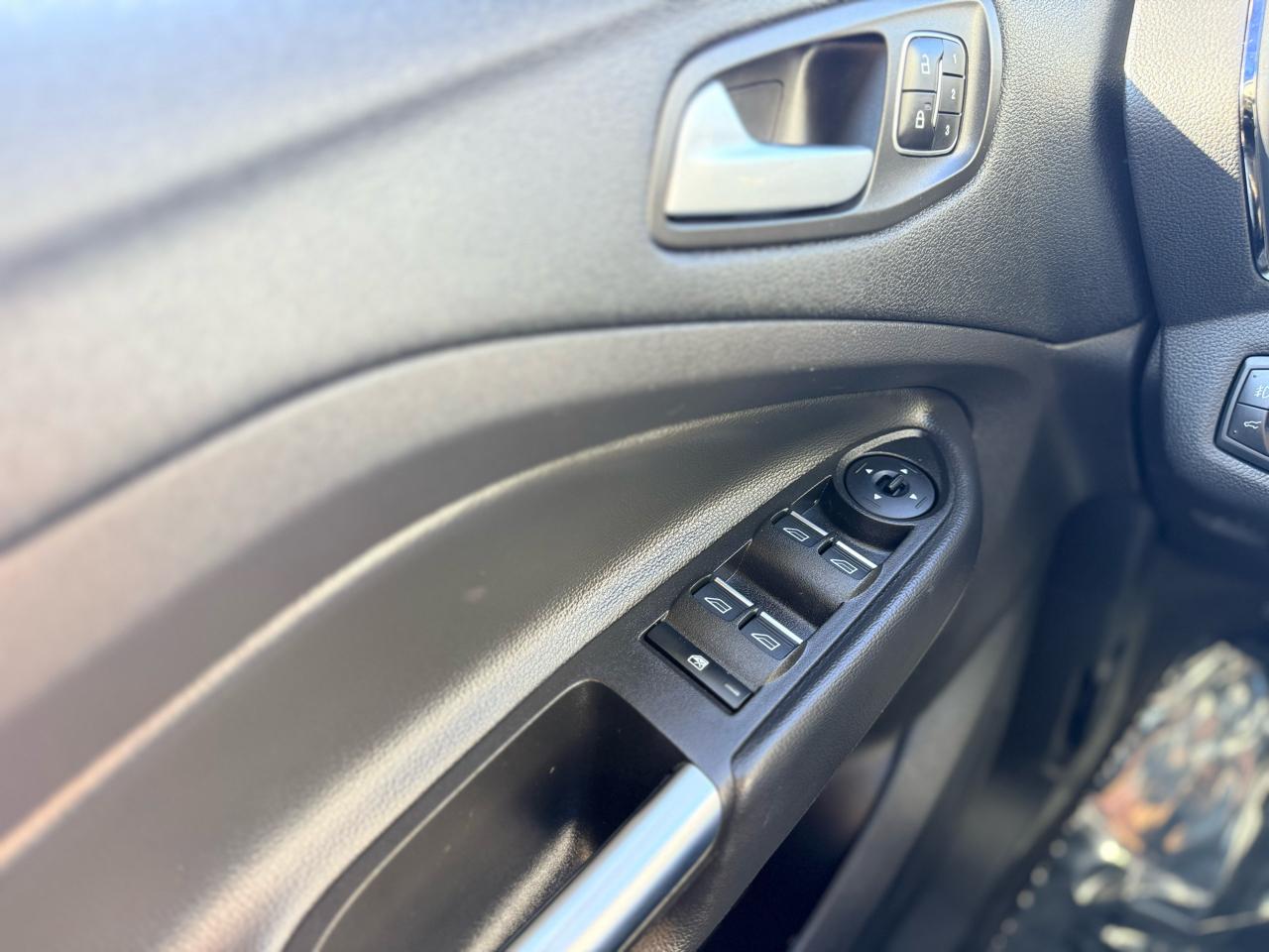 Ford Escape Titanium 4WD 2018