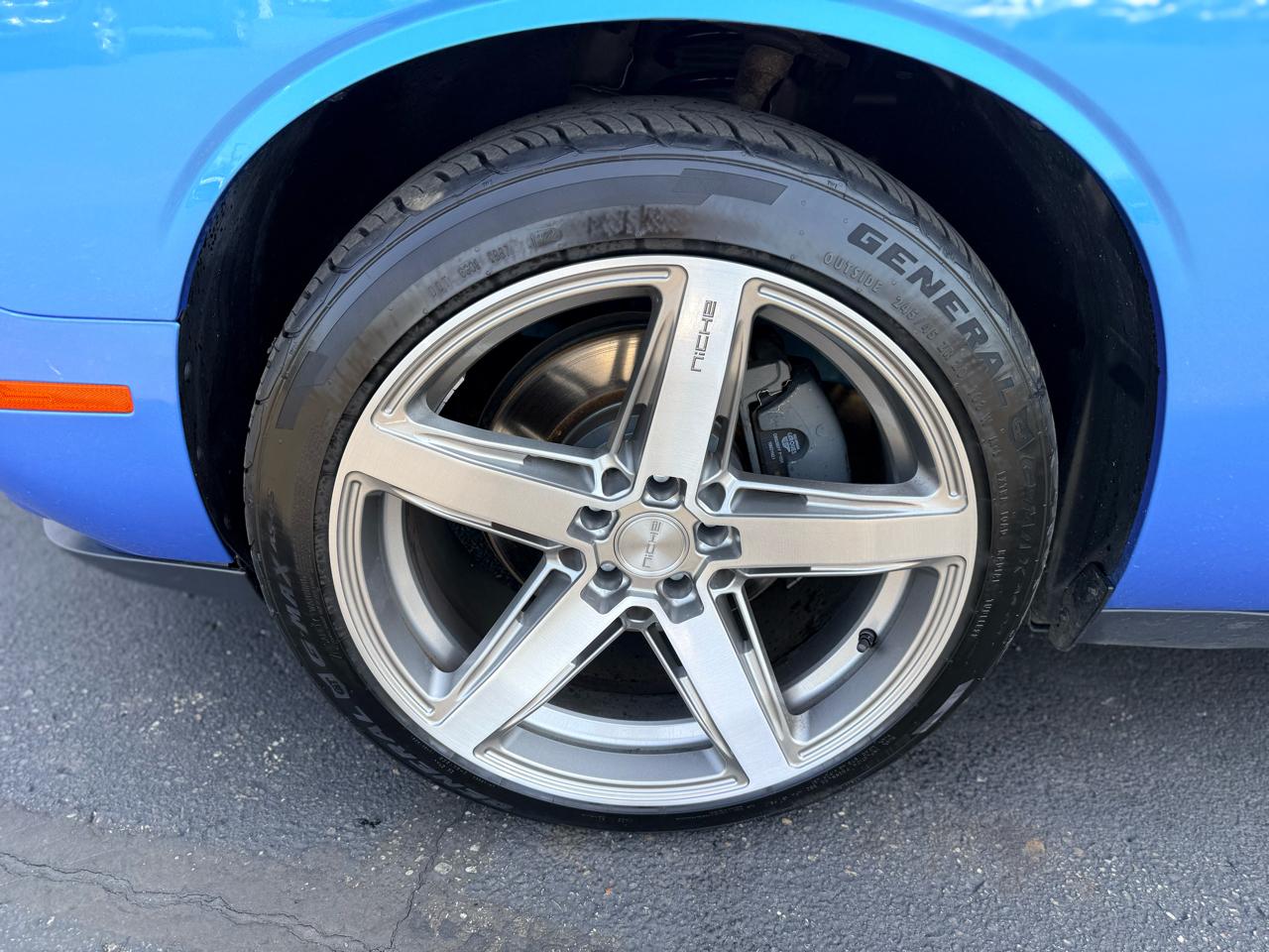 Dodge Challenger 2dr Cpe SXT Plus 2015