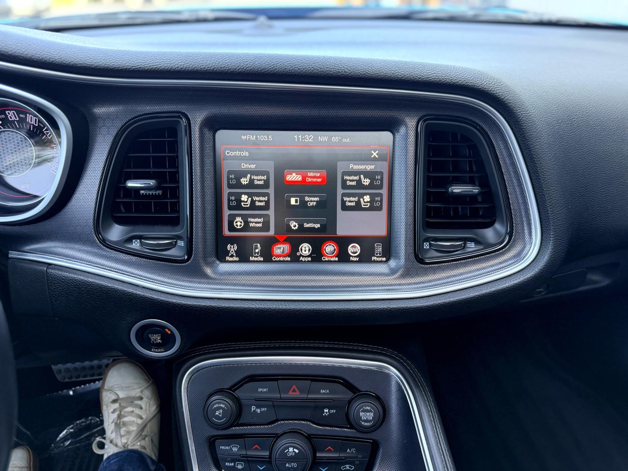 Dodge Challenger 2dr Cpe SXT Plus 2015