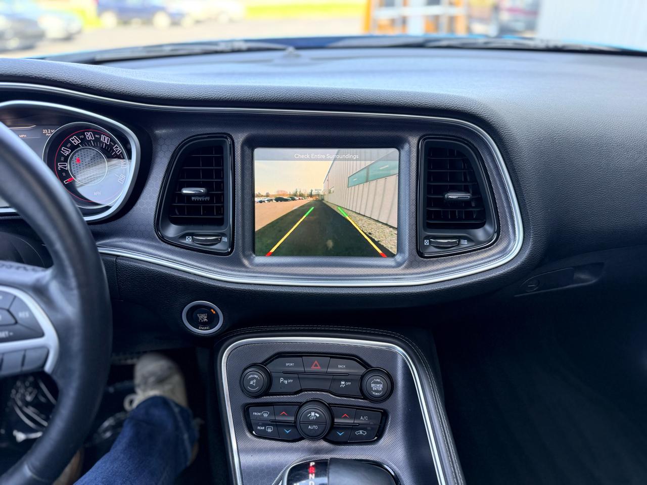 Dodge Challenger 2dr Cpe SXT Plus 2015