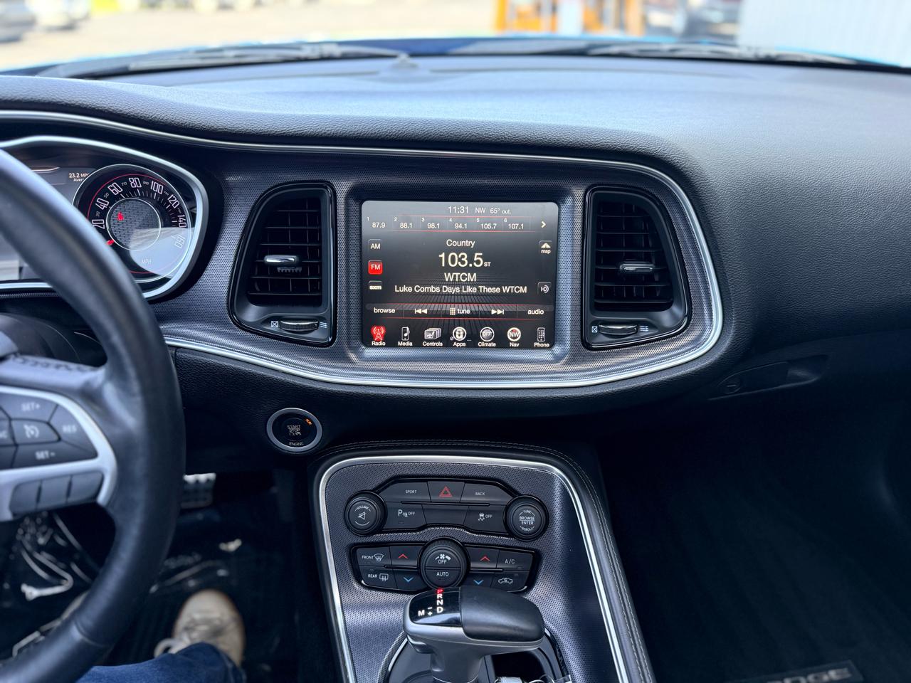 Dodge Challenger 2dr Cpe SXT Plus 2015