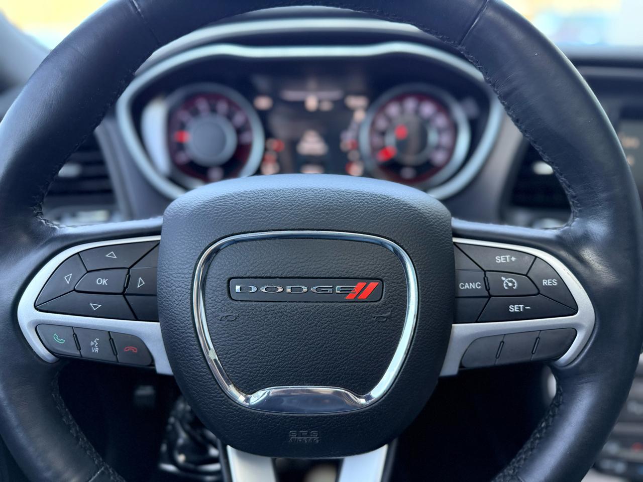 Dodge Challenger 2dr Cpe SXT Plus 2015