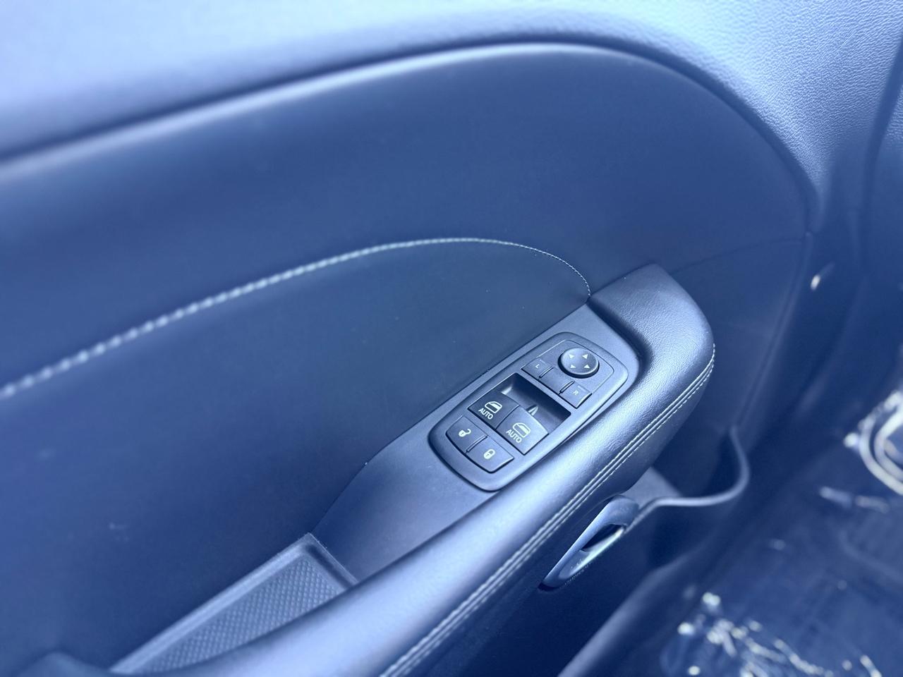 Dodge Challenger 2dr Cpe SXT Plus 2015