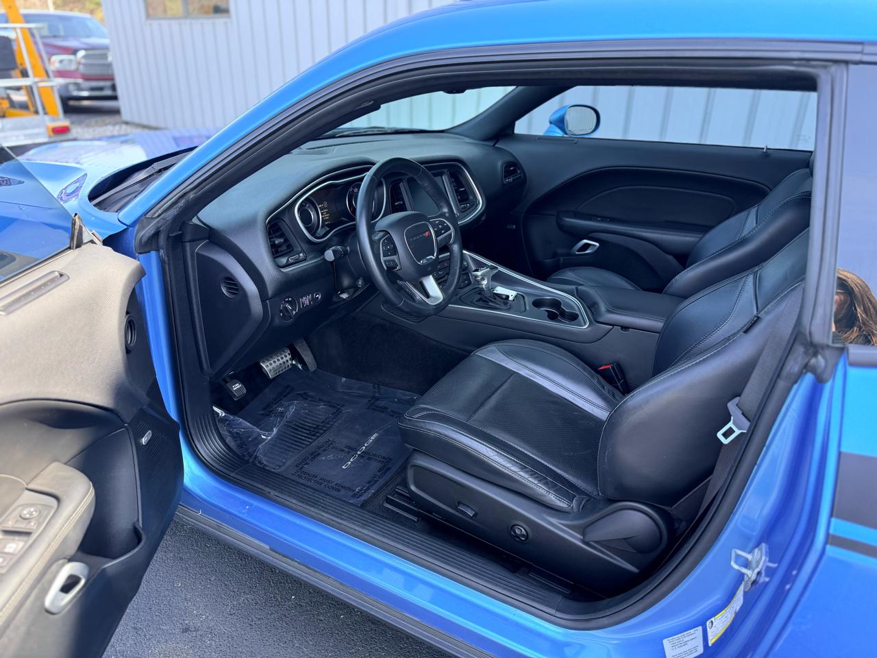 Dodge Challenger 2dr Cpe SXT Plus 2015