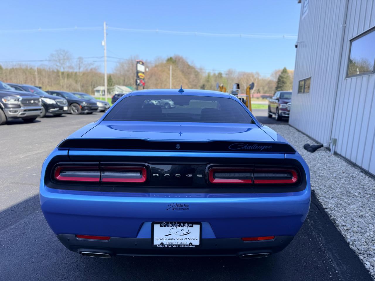 Dodge Challenger 2dr Cpe SXT Plus 2015