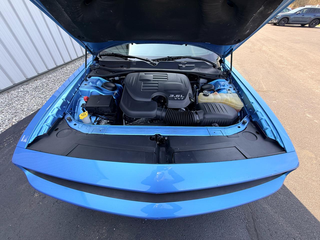 Dodge Challenger 2dr Cpe SXT Plus 2015