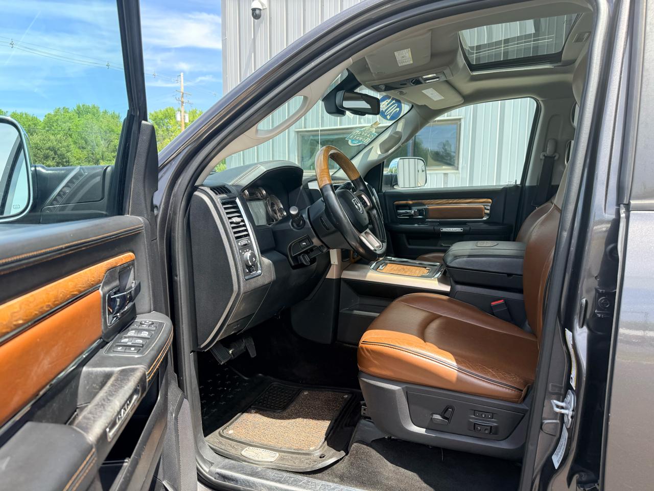 RAM 2500 4WD Crew Cab 149" Laramie Longhorn 2016