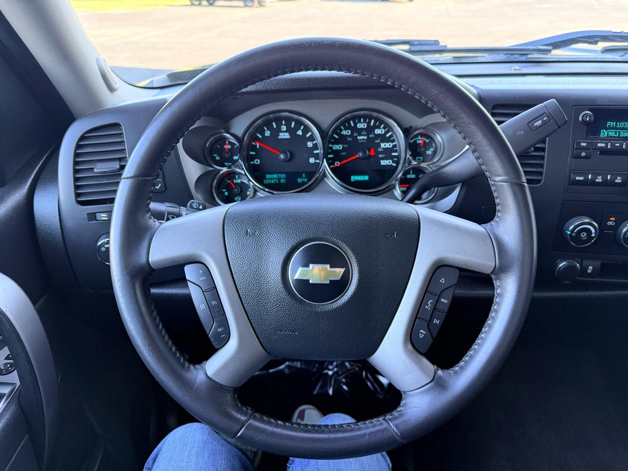 Chevrolet Silverado 1500 4WD Reg Cab 119.0" LT 2011