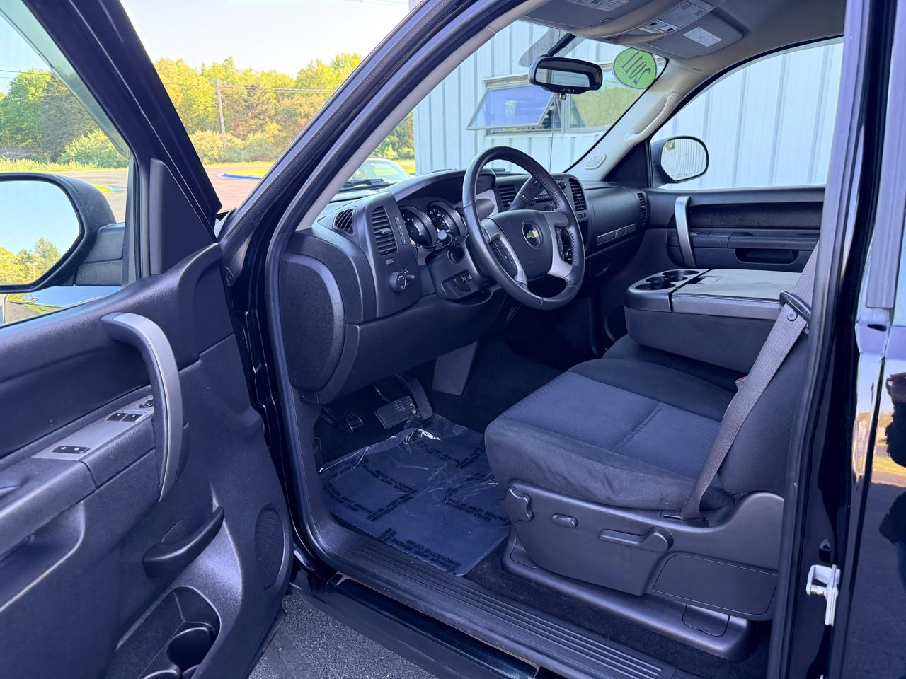Chevrolet Silverado 1500 4WD Reg Cab 119.0" LT 2011