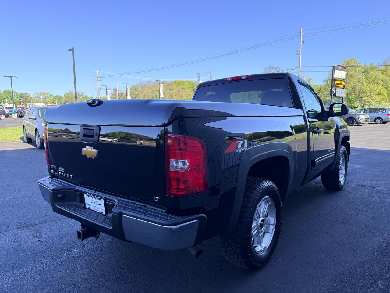 Chevrolet Silverado 1500 4WD Reg Cab 119.0" LT 2011