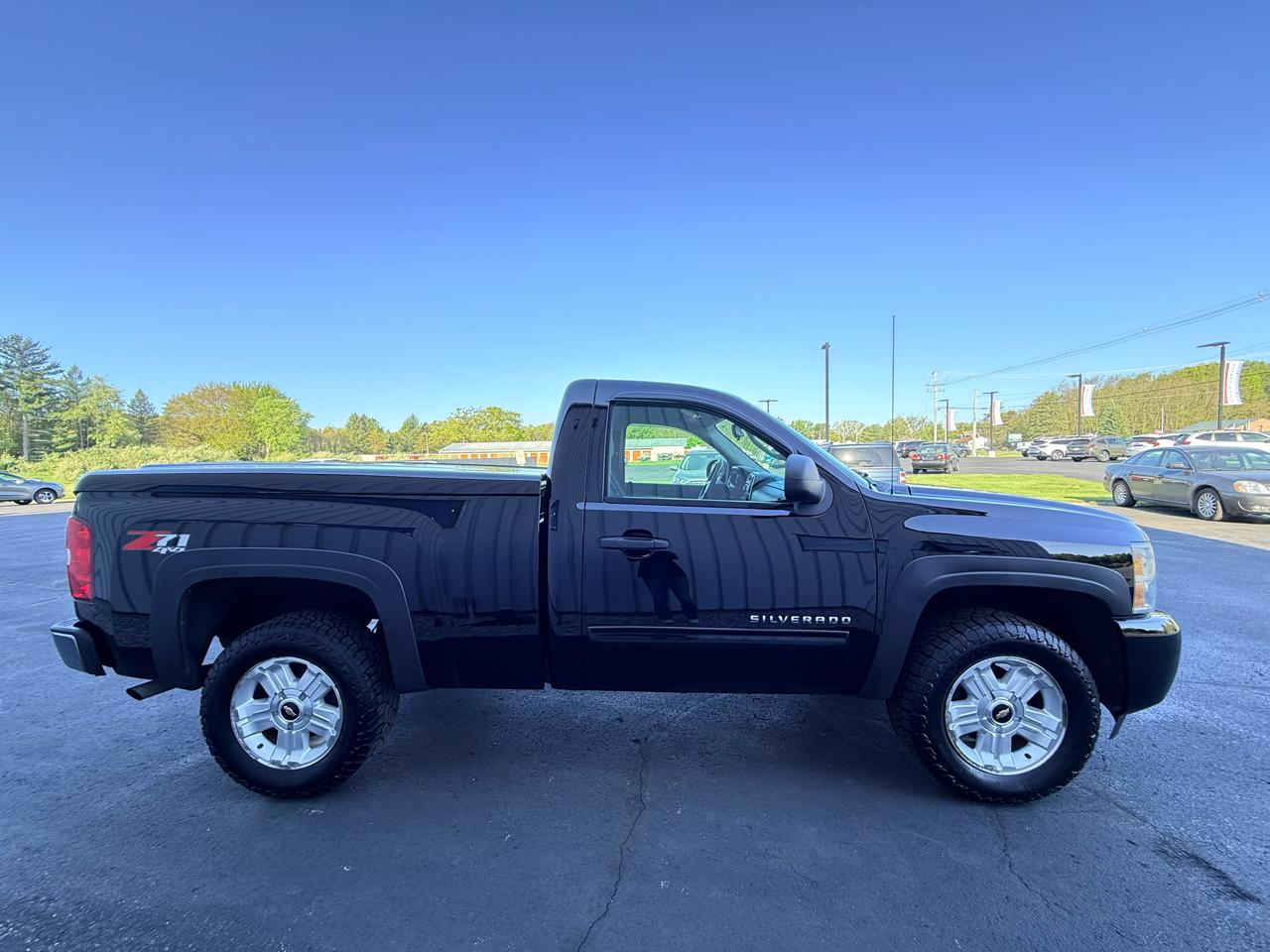 Chevrolet Silverado 1500 4WD Reg Cab 119.0" LT 2011