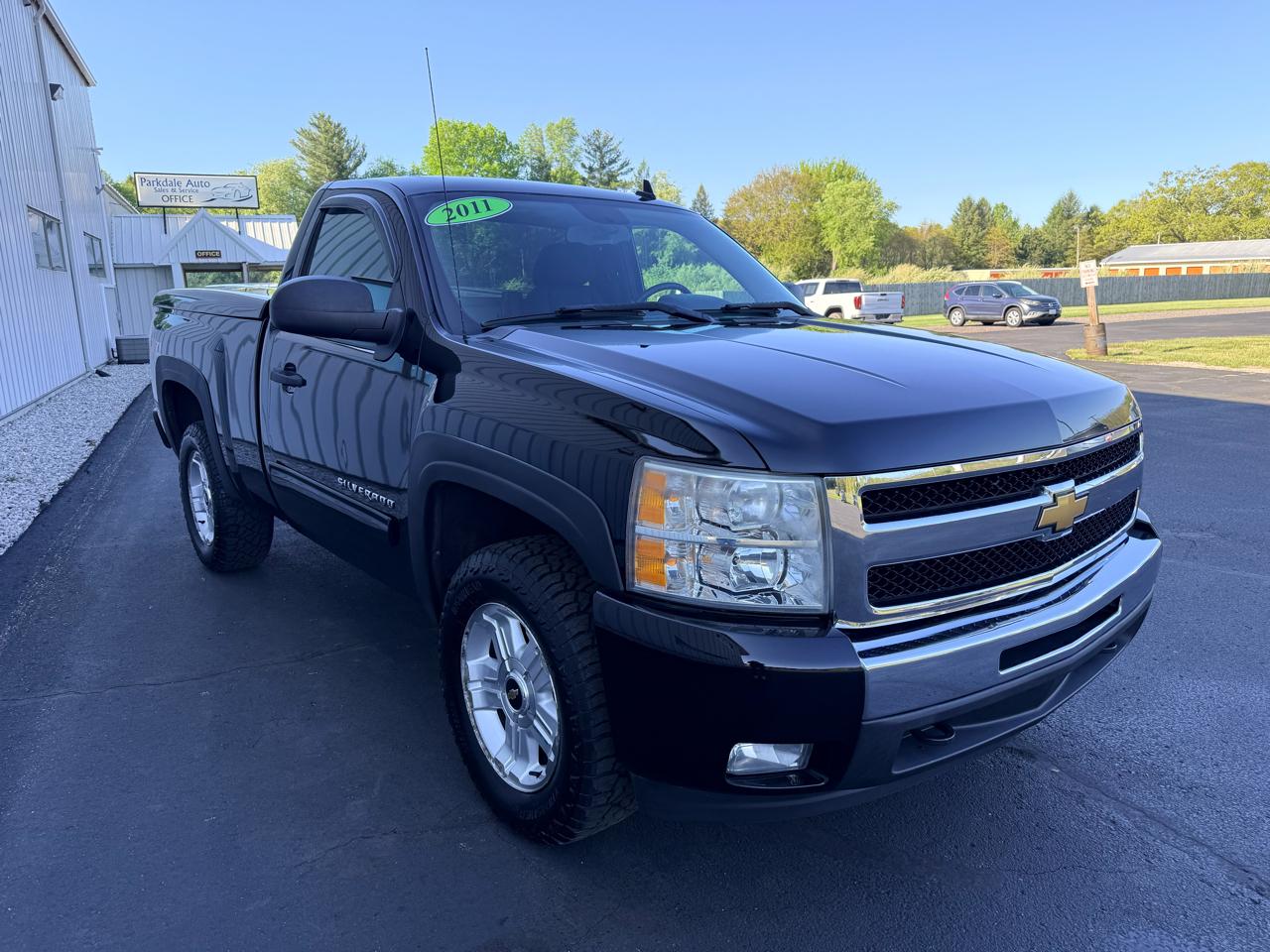 Chevrolet Silverado 1500 4WD Reg Cab 119.0" LT 2011