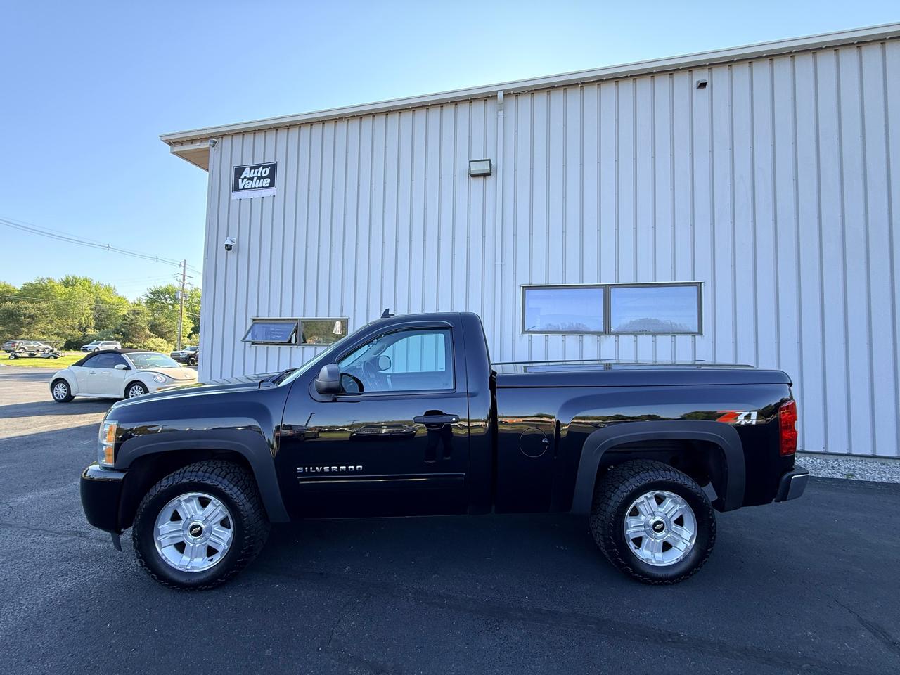 Chevrolet Silverado 1500 4WD Reg Cab 119.0" LT 2011
