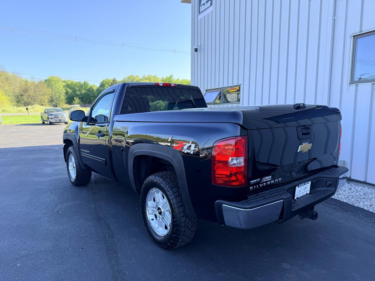 Chevrolet Silverado 1500 4WD Reg Cab 119.0" LT 2011