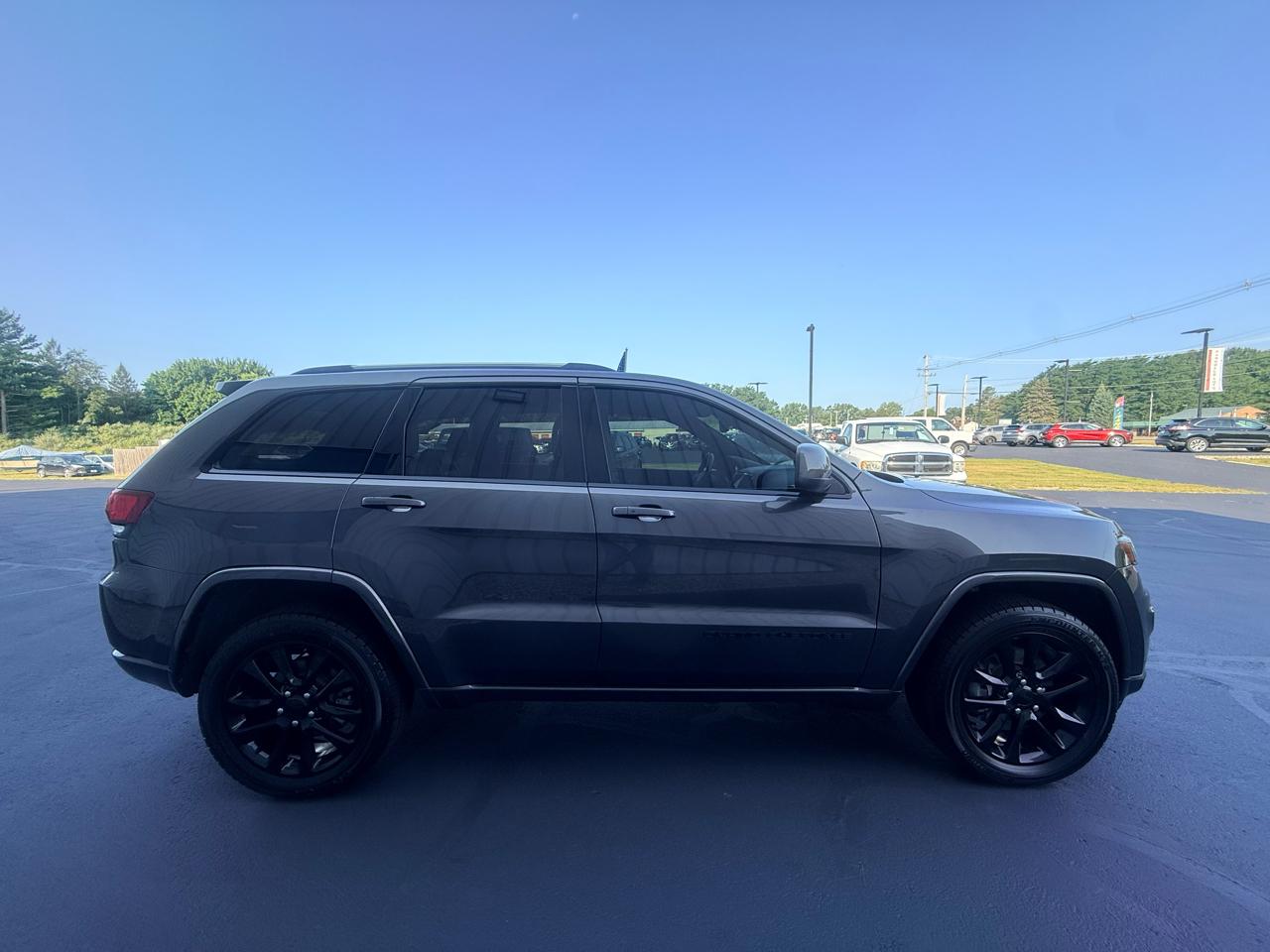 Jeep Grand Cherokee Laredo 4WD 2021
