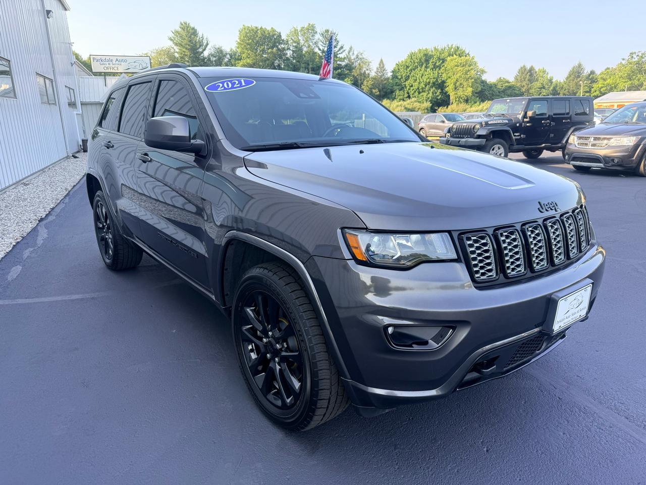 Jeep Grand Cherokee Laredo 4WD 2021