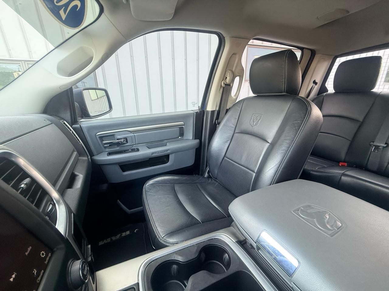RAM 1500 Classic Warlock 4x4 Crew Cab 5'7" Box 2019
