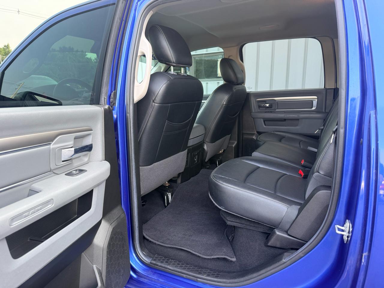 RAM 1500 Classic Warlock 4x4 Crew Cab 5'7" Box 2019