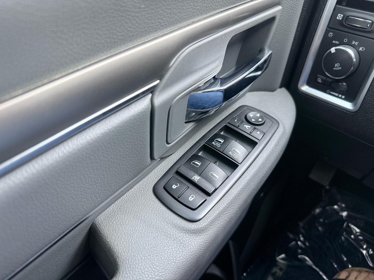 RAM 1500 Classic Warlock 4x4 Crew Cab 5'7" Box 2019