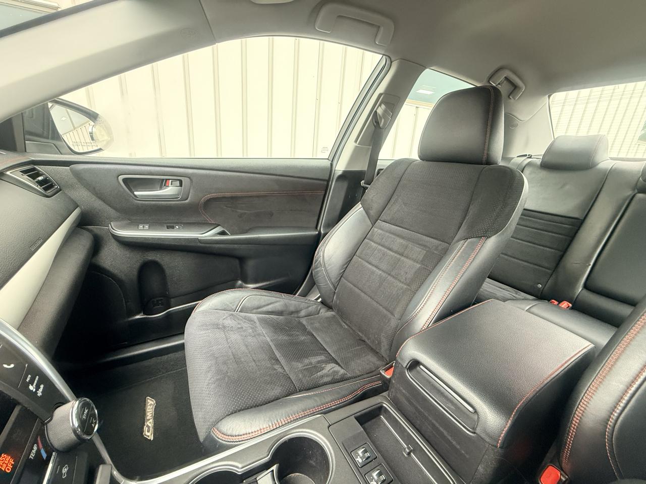 Toyota Camry 4dr Sdn I4 Auto XLE (Natl) 2015