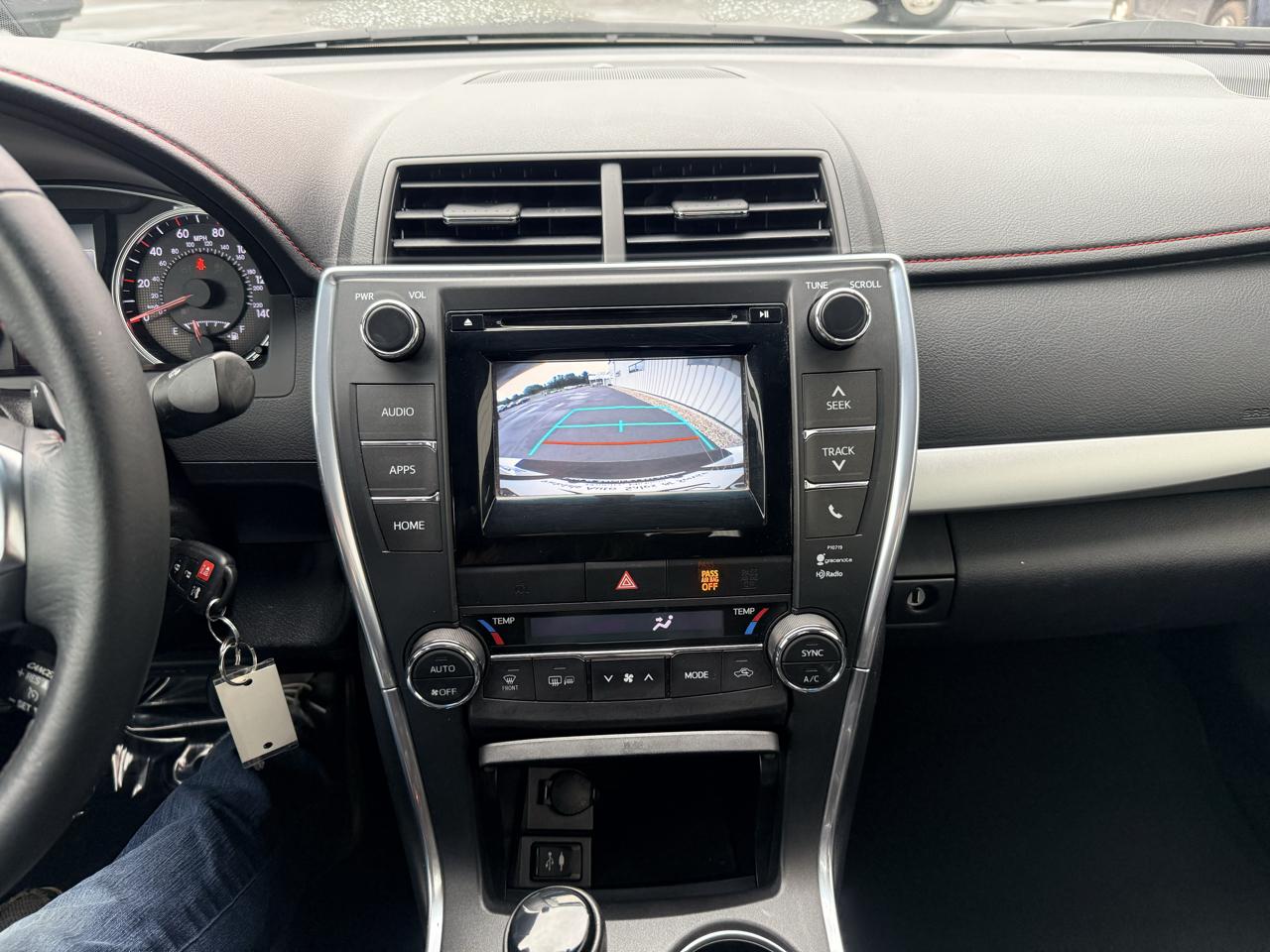 Toyota Camry 4dr Sdn I4 Auto XLE (Natl) 2015