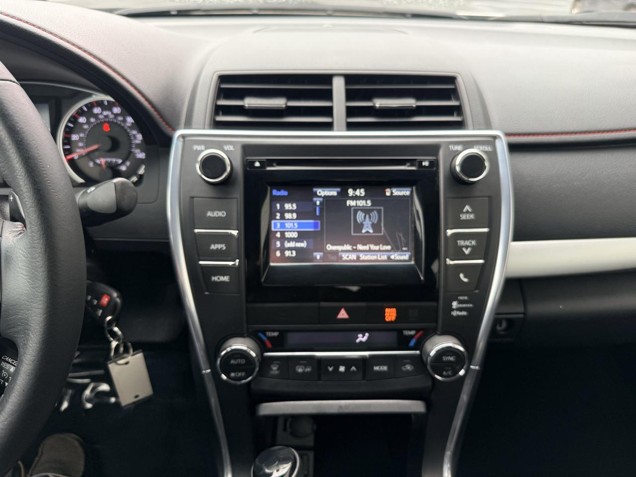 Toyota Camry 4dr Sdn I4 Auto XLE (Natl) 2015