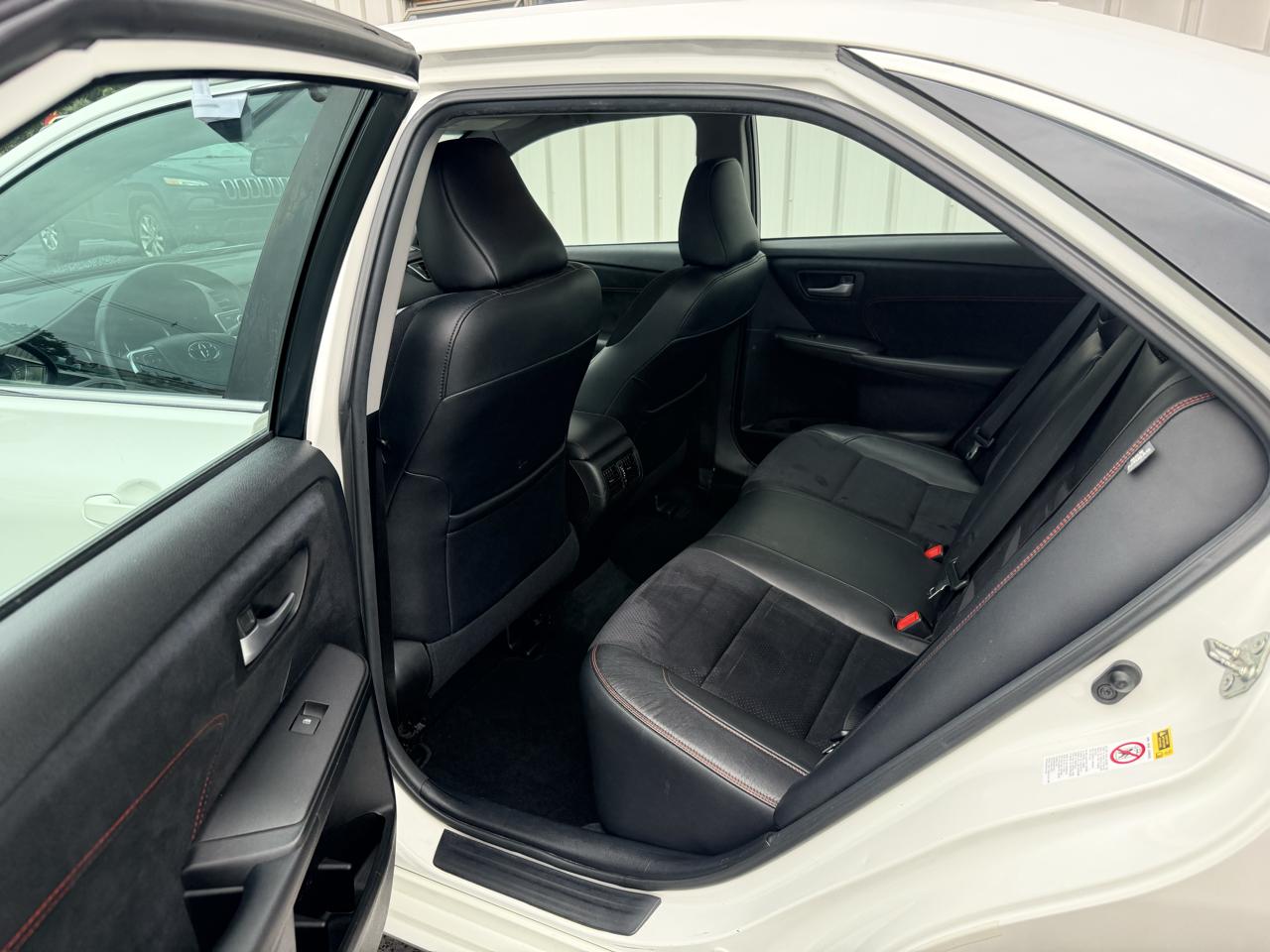 Toyota Camry 4dr Sdn I4 Auto XLE (Natl) 2015