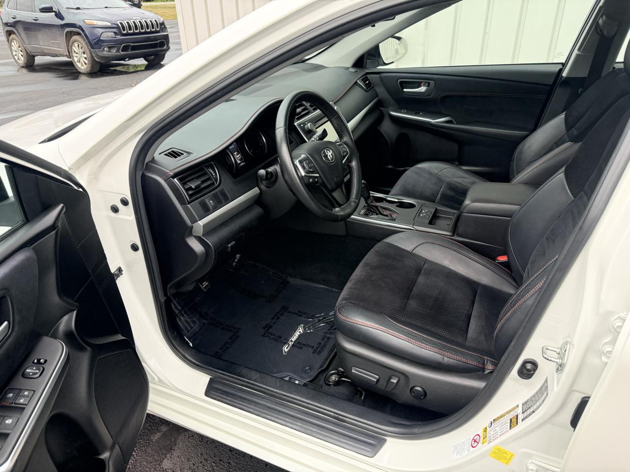 Toyota Camry 4dr Sdn I4 Auto XLE (Natl) 2015