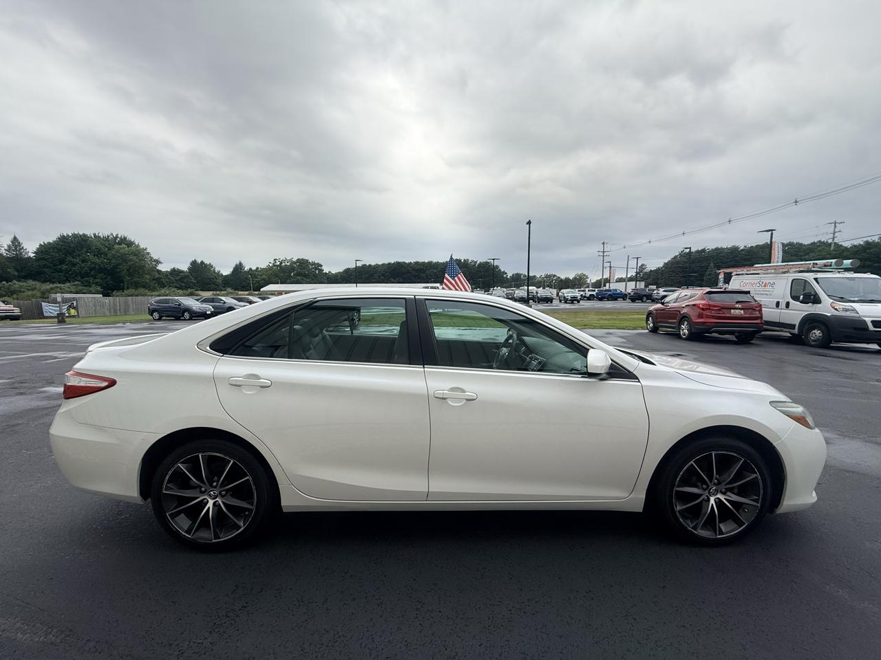 Toyota Camry 4dr Sdn I4 Auto XLE (Natl) 2015