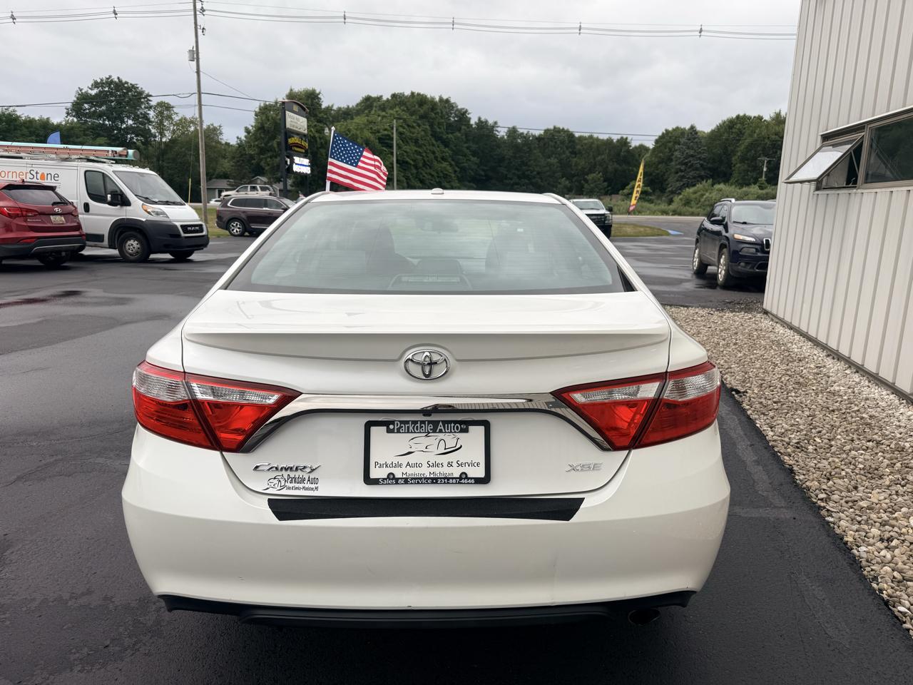 Toyota Camry 4dr Sdn I4 Auto XLE (Natl) 2015