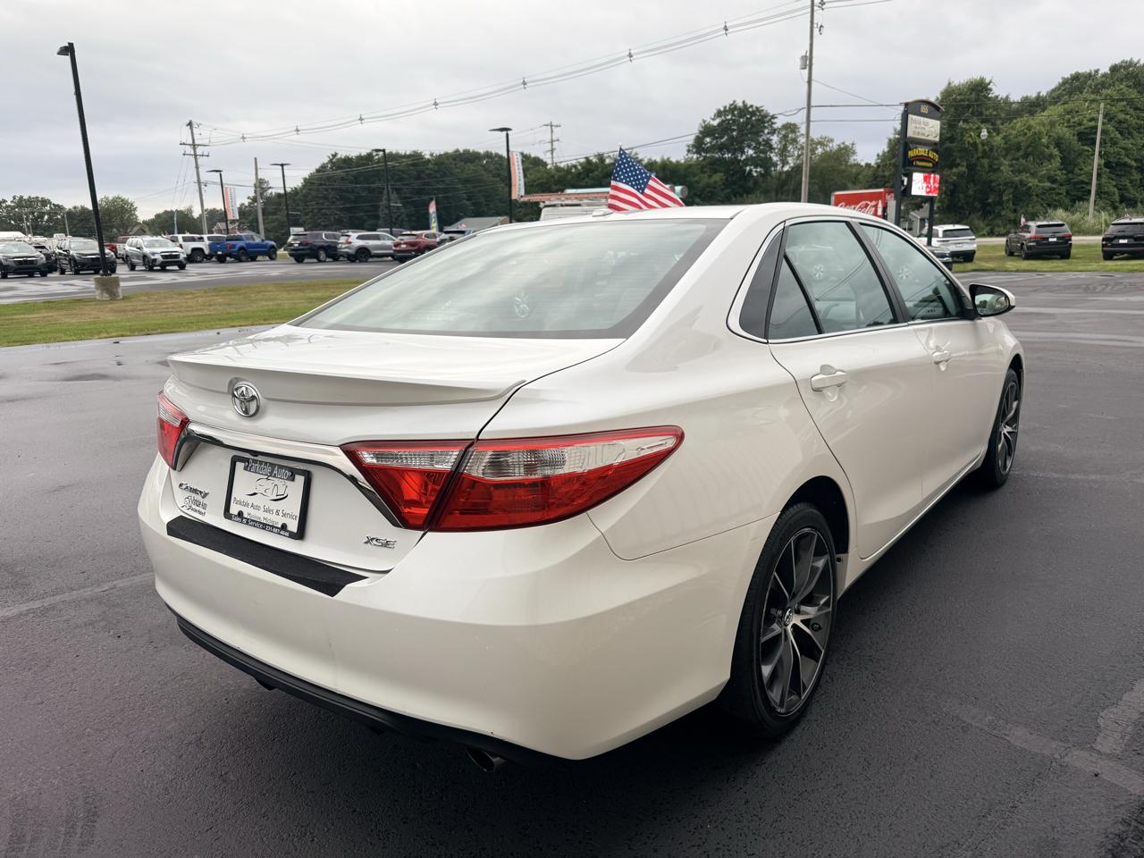 Toyota Camry 4dr Sdn I4 Auto XLE (Natl) 2015