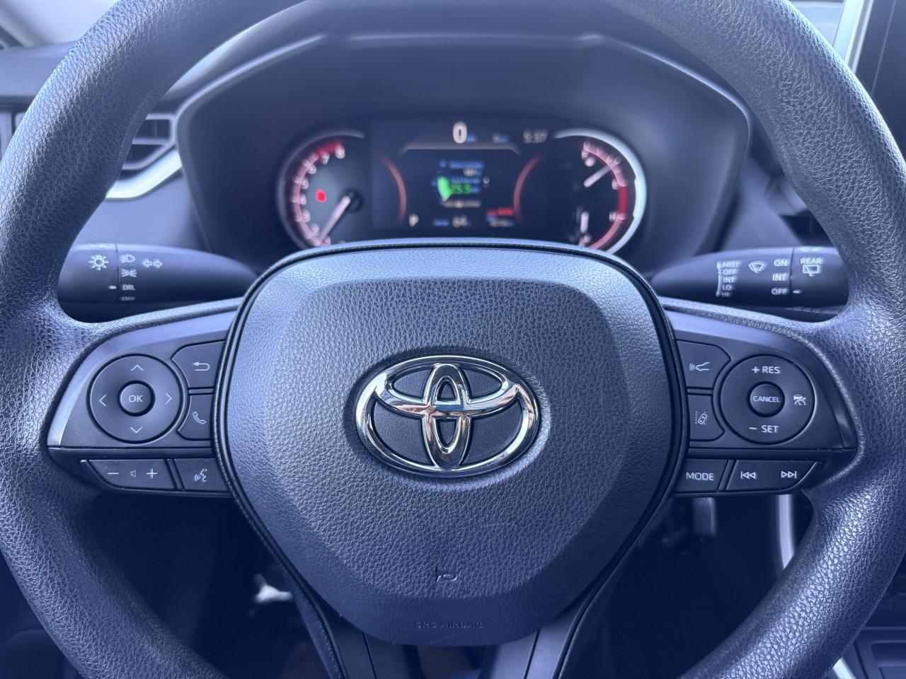 Toyota RAV4 LE AWD (Natl) 2023