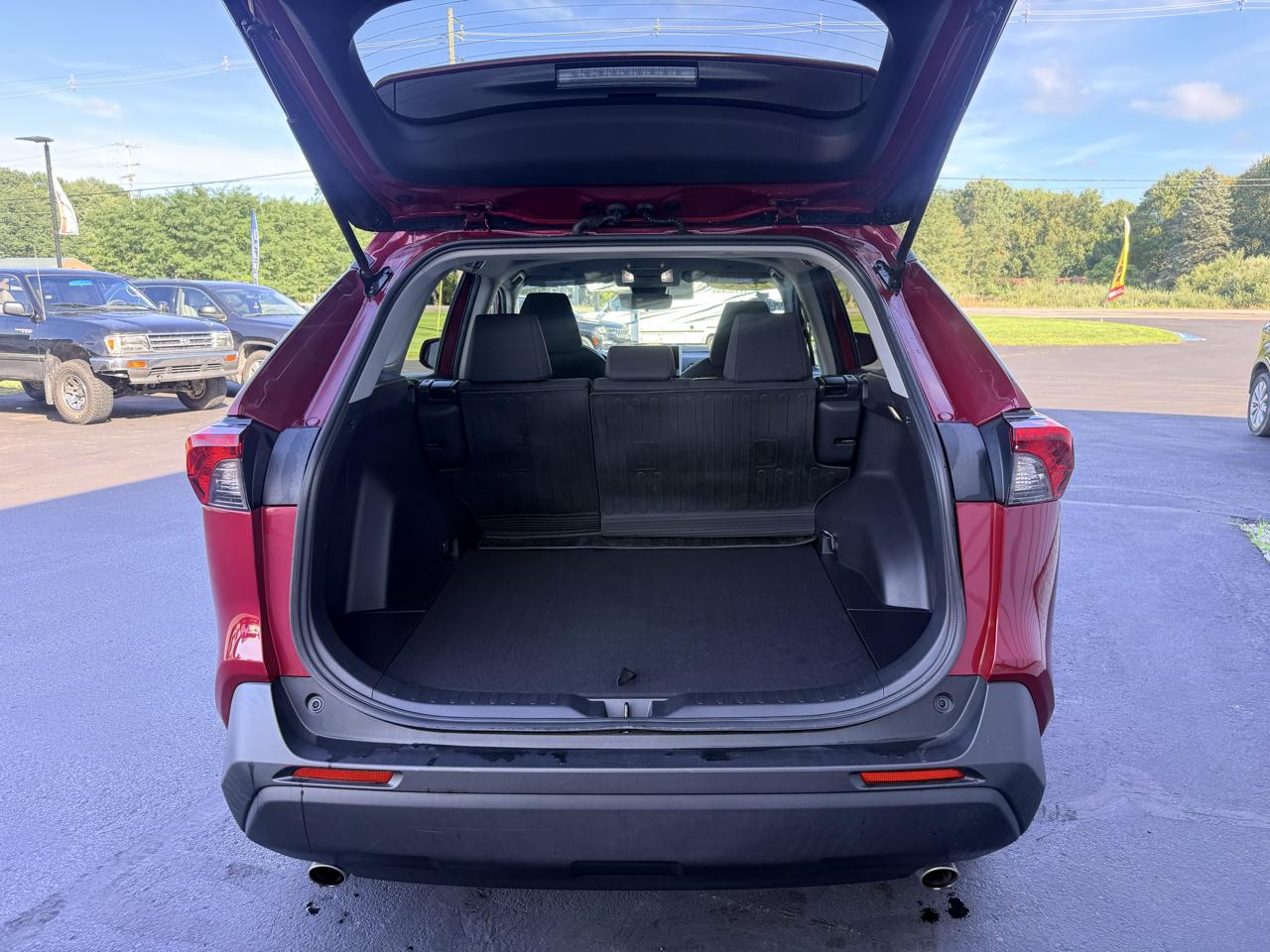 Toyota RAV4 LE AWD (Natl) 2023