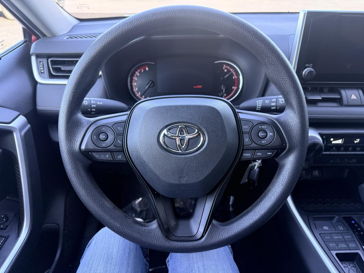 Toyota RAV4 LE AWD (Natl) 2023