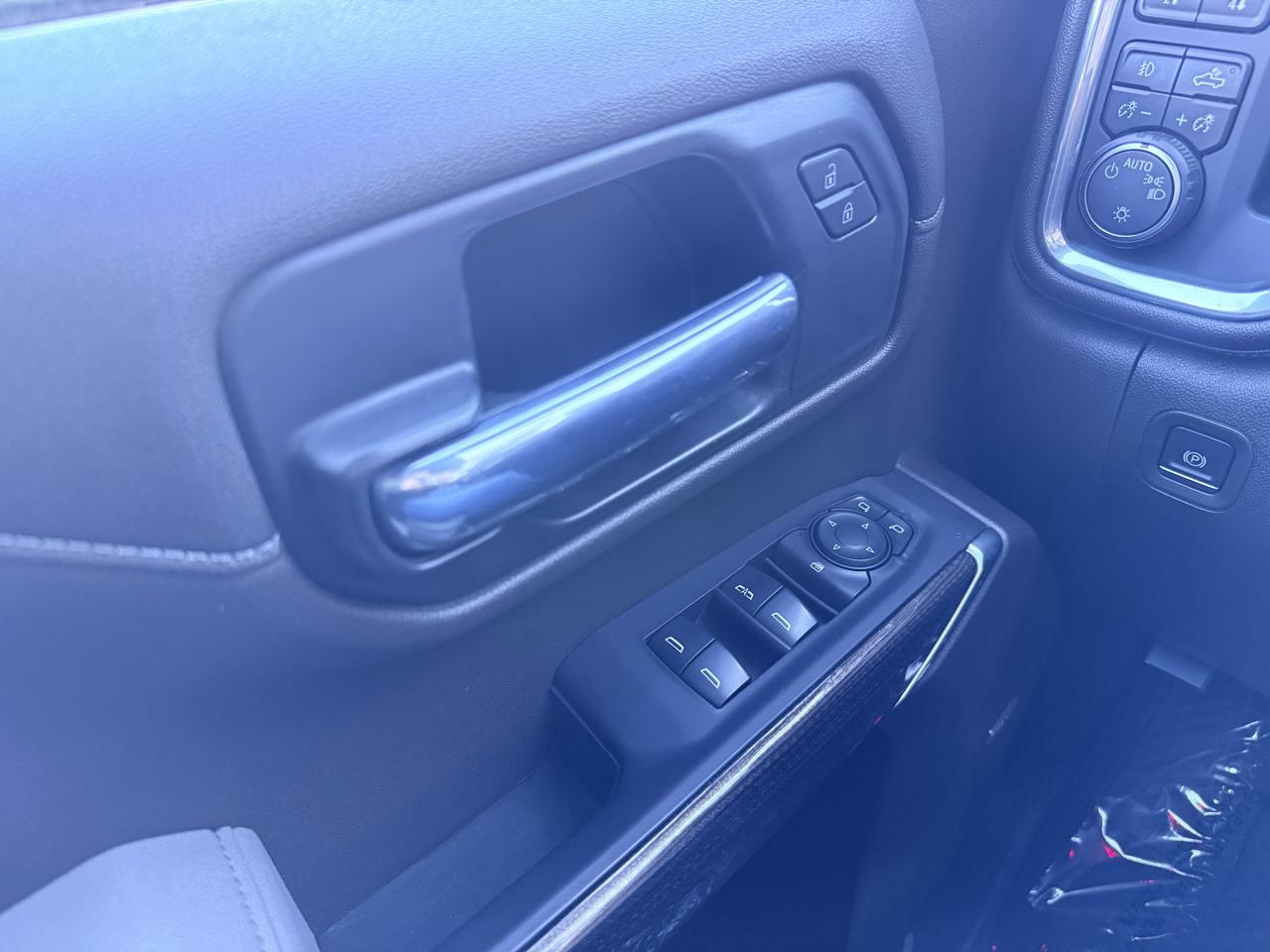 Chevrolet Silverado 1500 4WD Crew Cab 147" RST 2021