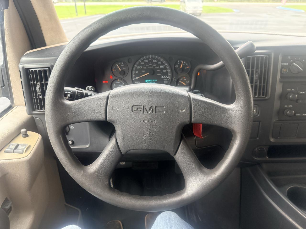 GMC Savana Cargo Van 3500 135" WB RWD 2003