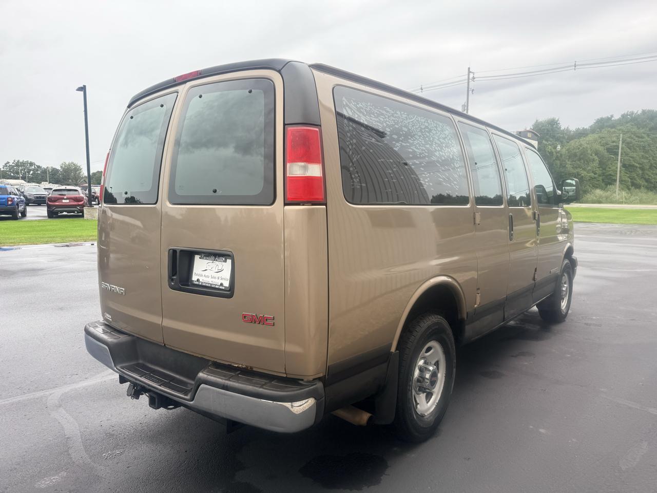 GMC Savana Cargo Van 3500 135" WB RWD 2003