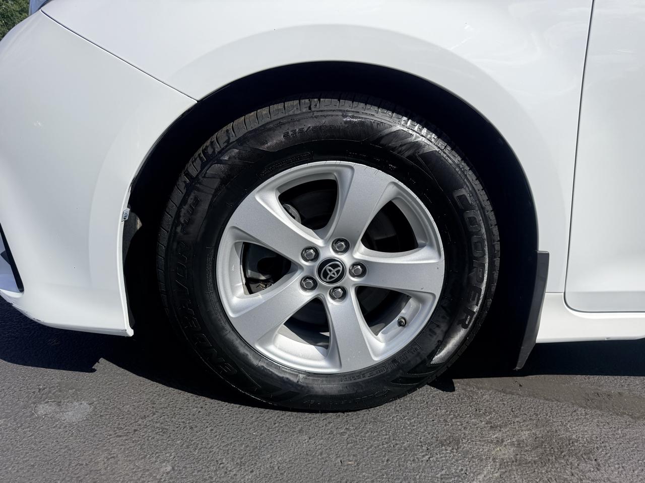 Toyota Sienna LE Auto Access Seat FWD 7-Passenger (Natl) 2020