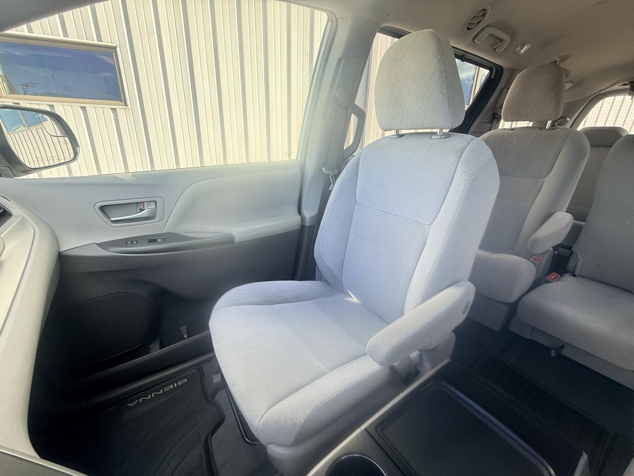 Toyota Sienna LE Auto Access Seat FWD 7-Passenger (Natl) 2020