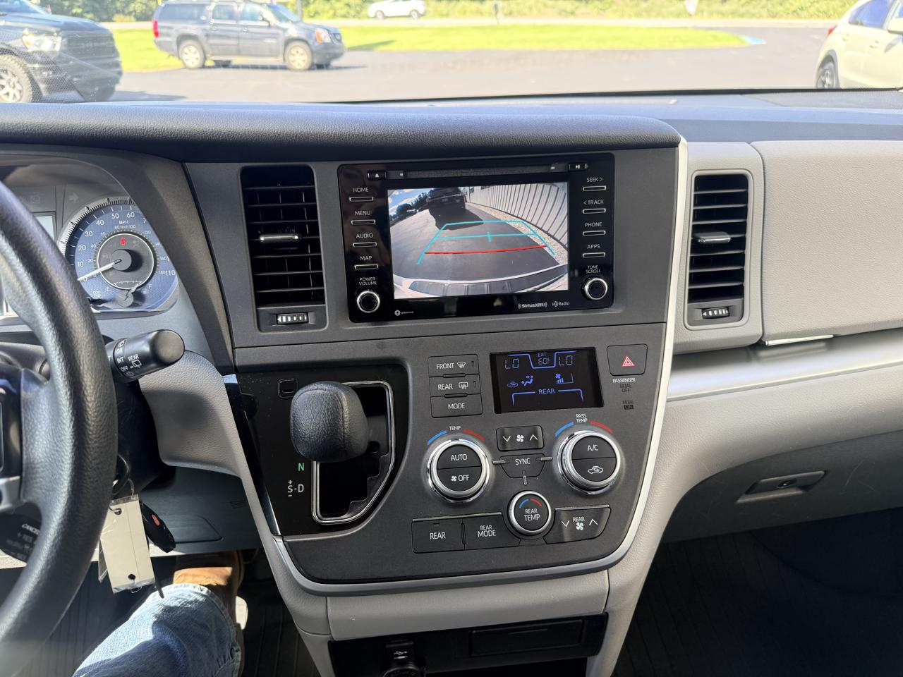 Toyota Sienna LE Auto Access Seat FWD 7-Passenger (Natl) 2020