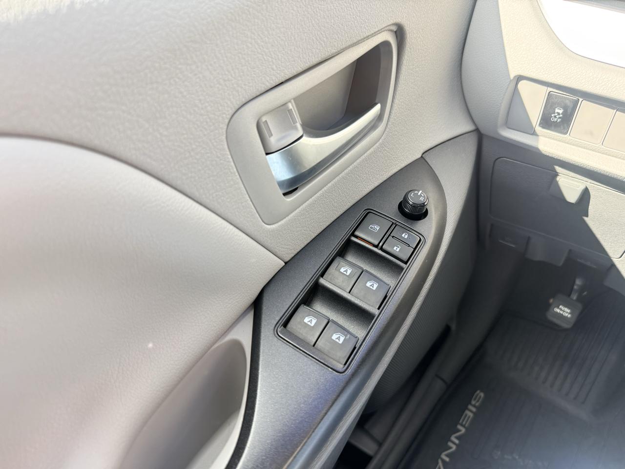 Toyota Sienna LE Auto Access Seat FWD 7-Passenger (Natl) 2020