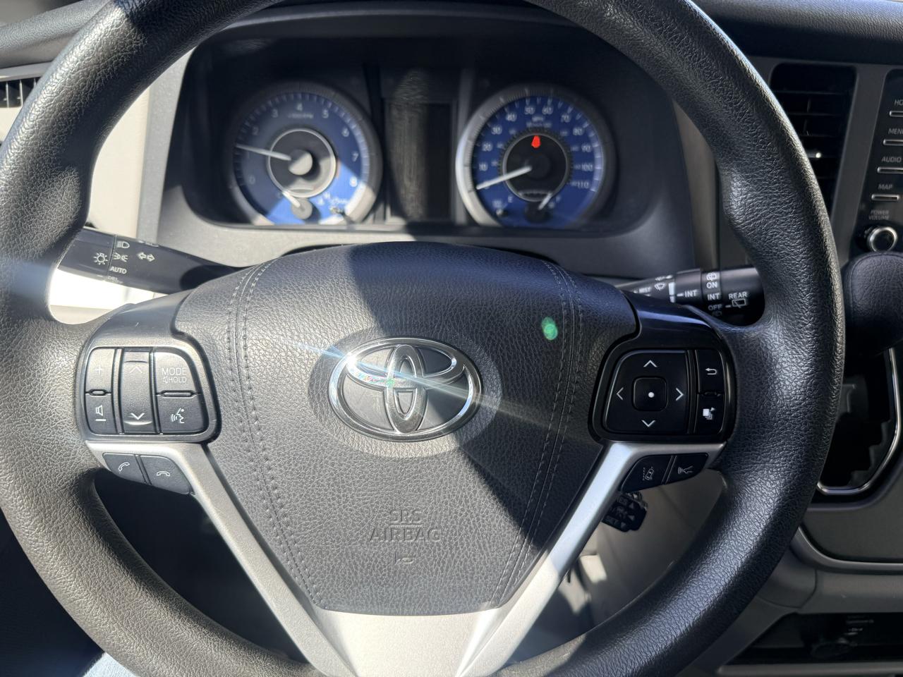 Toyota Sienna LE Auto Access Seat FWD 7-Passenger (Natl) 2020
