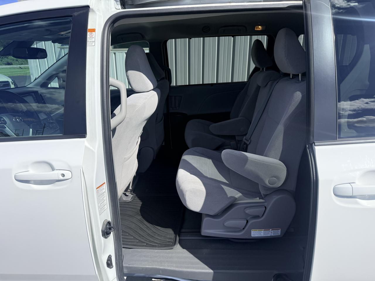 Toyota Sienna LE Auto Access Seat FWD 7-Passenger (Natl) 2020