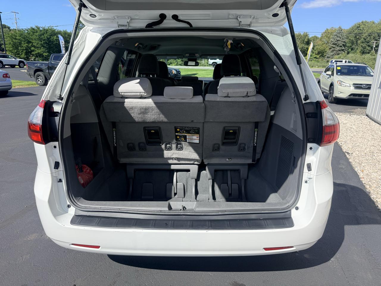 Toyota Sienna LE Auto Access Seat FWD 7-Passenger (Natl) 2020