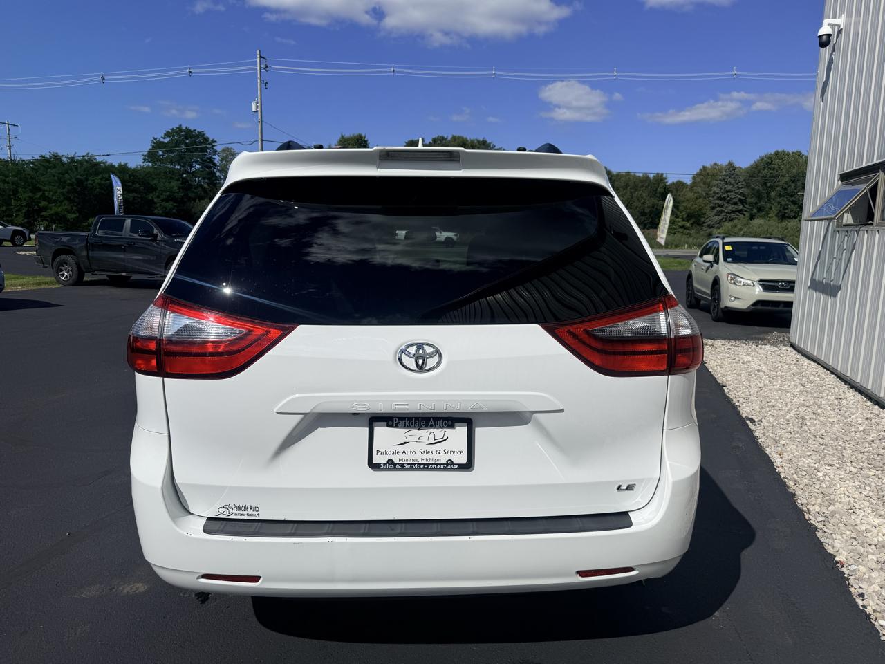 Toyota Sienna LE Auto Access Seat FWD 7-Passenger (Natl) 2020