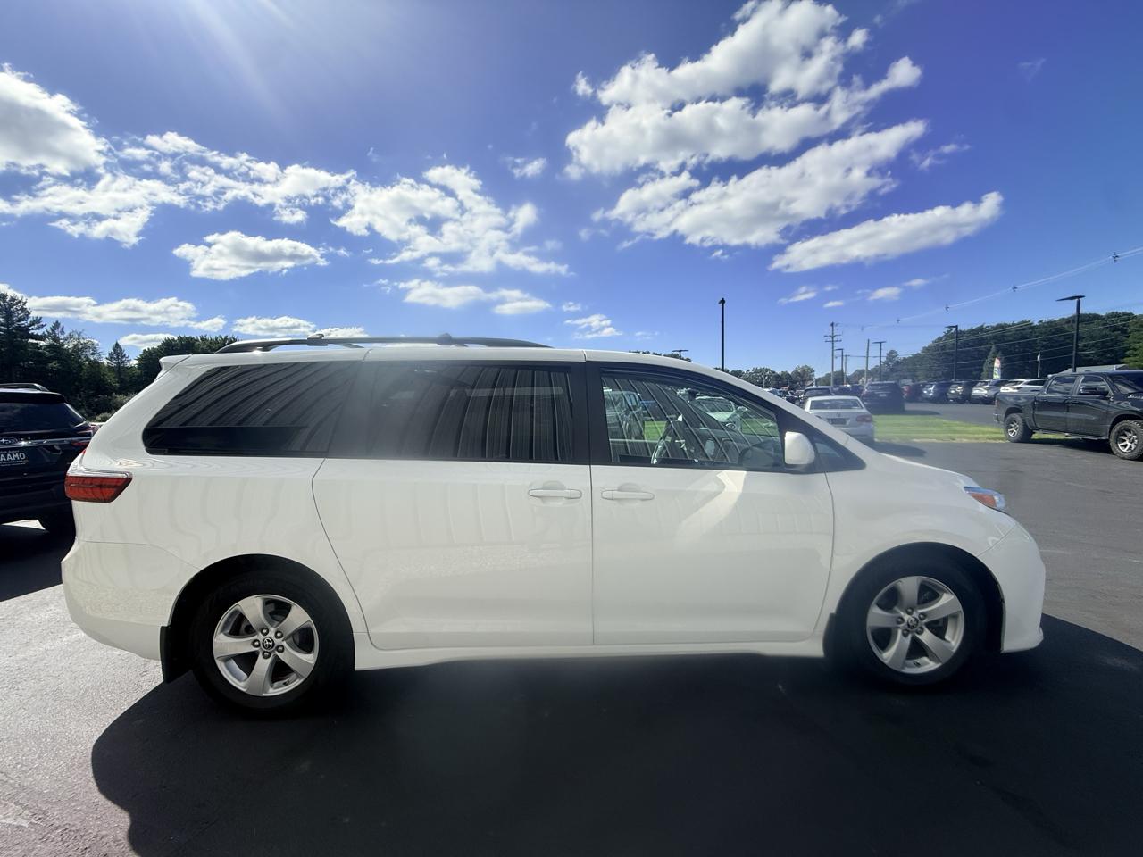Toyota Sienna LE Auto Access Seat FWD 7-Passenger (Natl) 2020