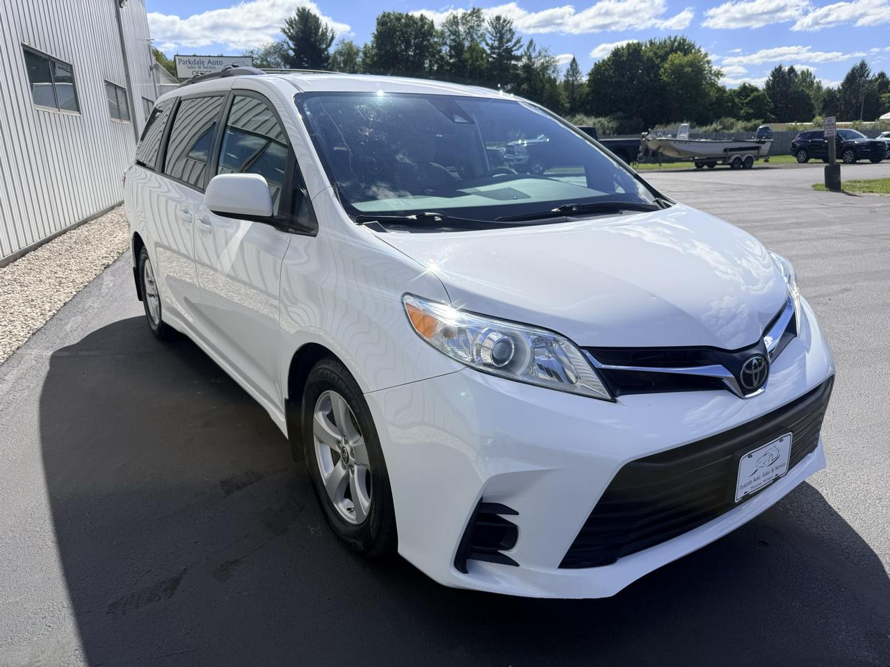 Toyota Sienna LE Auto Access Seat FWD 7-Passenger (Natl) 2020