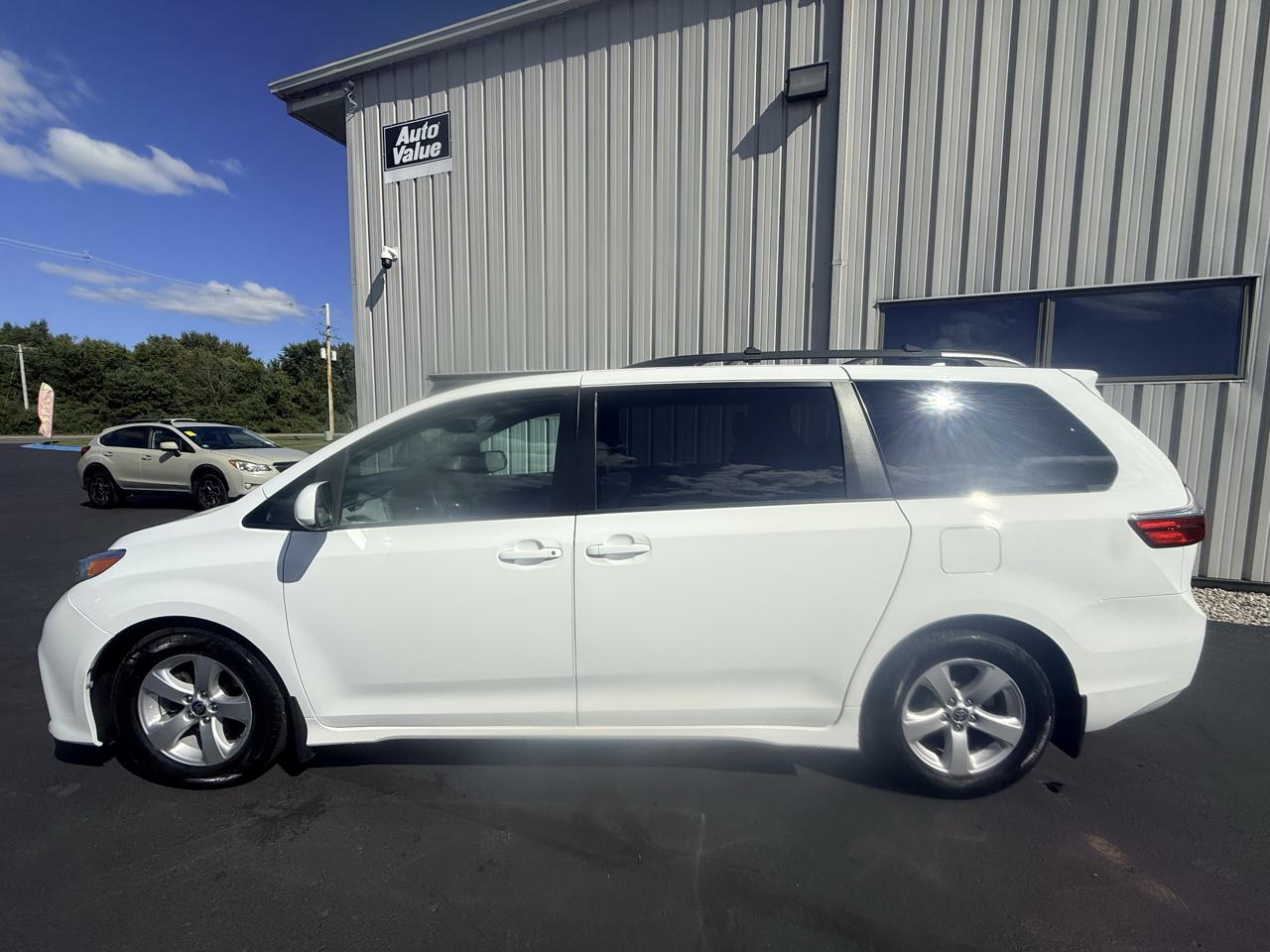 Toyota Sienna LE Auto Access Seat FWD 7-Passenger (Natl) 2020