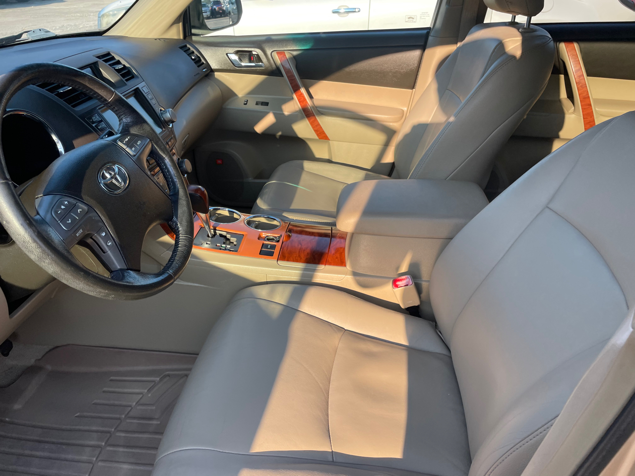 Toyota Highlander Limited 2WD 2010