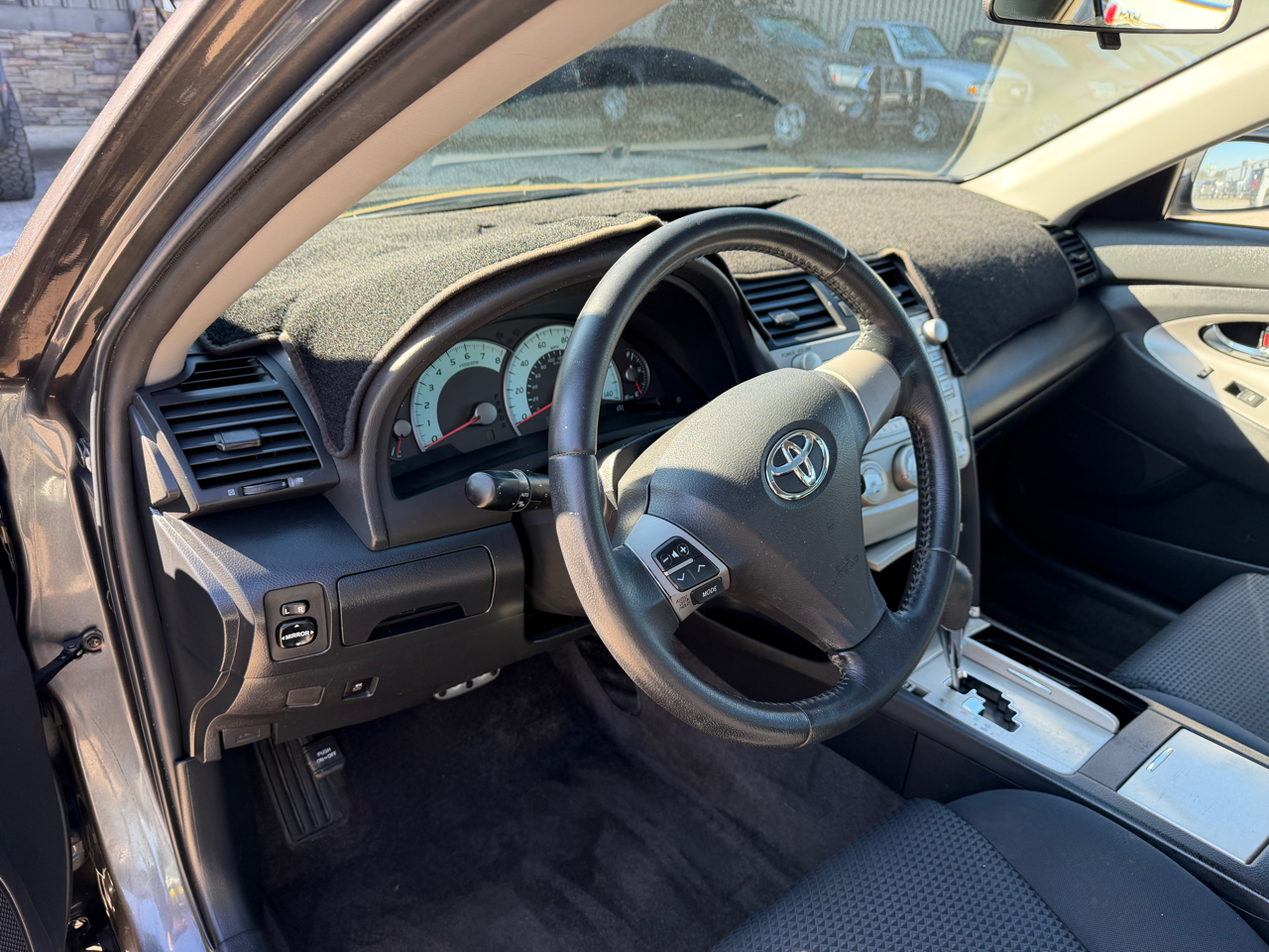 Toyota Camry Base 6-Spd AT 2011